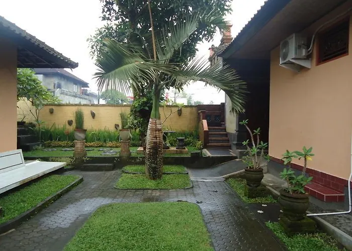 Pondok Oka Homestay *